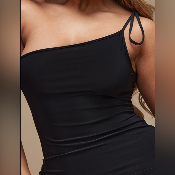 Pretty Little Thing One Shoulder Dress - Picture 2 of 6
